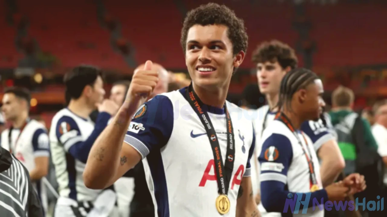 Brennan Johnson’s Late Goal Secures Tottenham’s First Trophy in 17 Years with Europa League Win